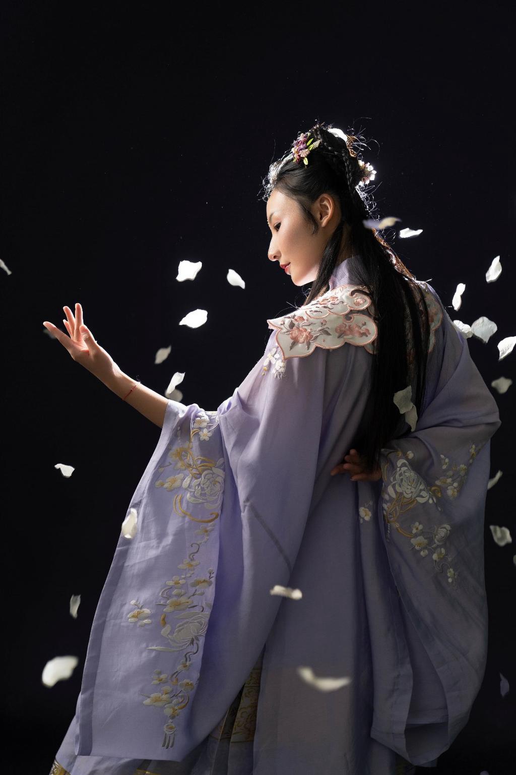 夜色下的汉服美女唯美古风摄影