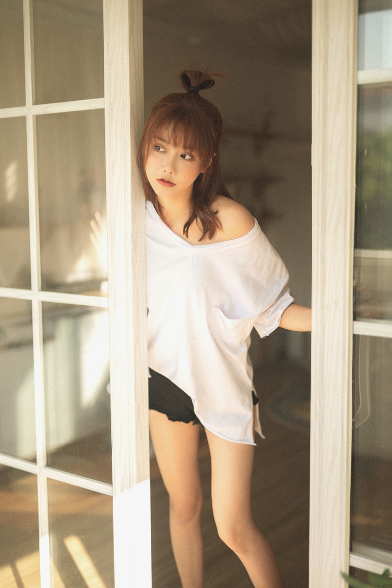 细腰长腿妹妹居家乖巧人体艺术拍拍