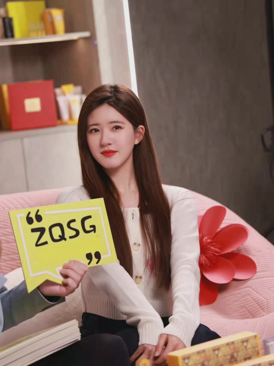 赵露思直播截图长发清新甜美