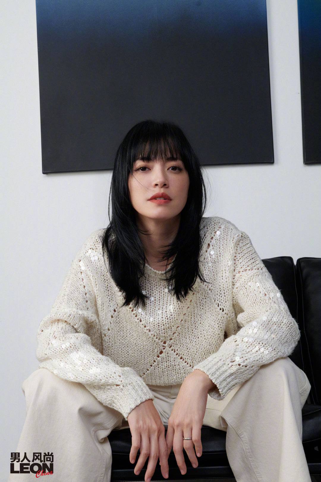 姚晨清透妆容简约造型杂志写真
