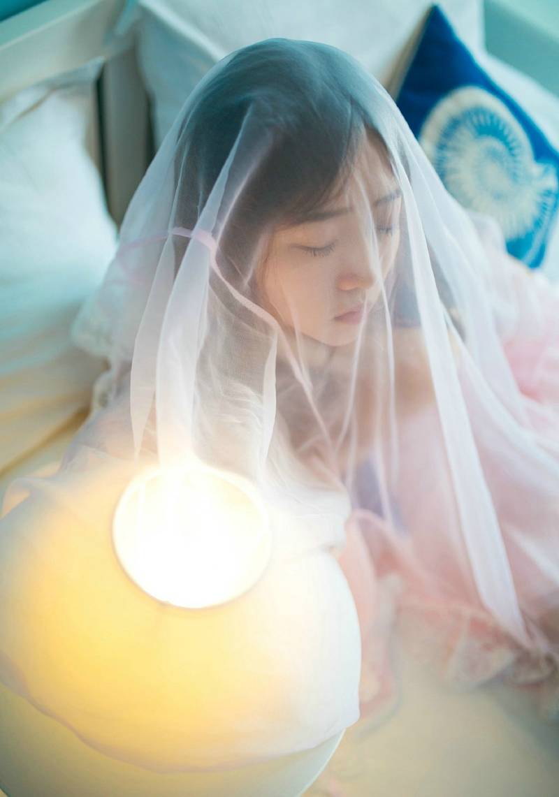 宅男女神小热巴完美好身材前凸后翘魔鬼美女套图
