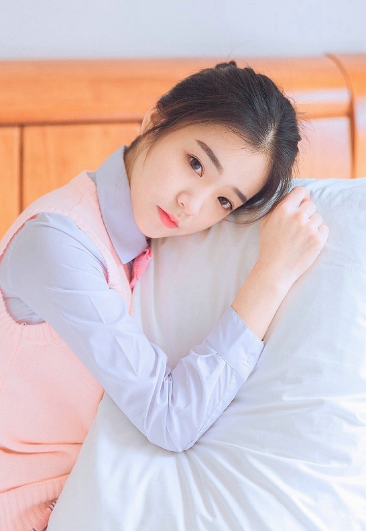 销魂完美女车模化身ol制服美女充满女人味图片
