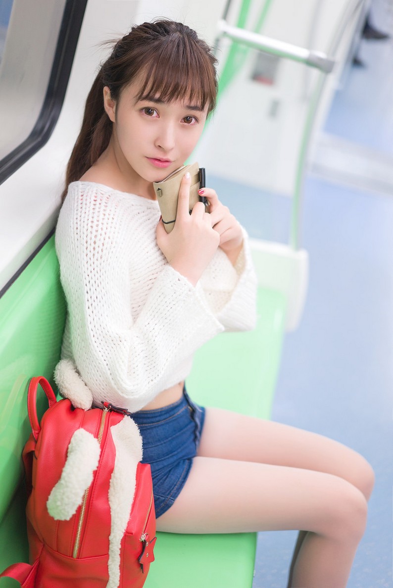 销魂完美女车模化身ol制服美女充满女人味图片