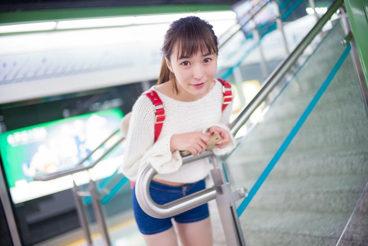 销魂完美女车模化身ol制服美女充满女人味图片