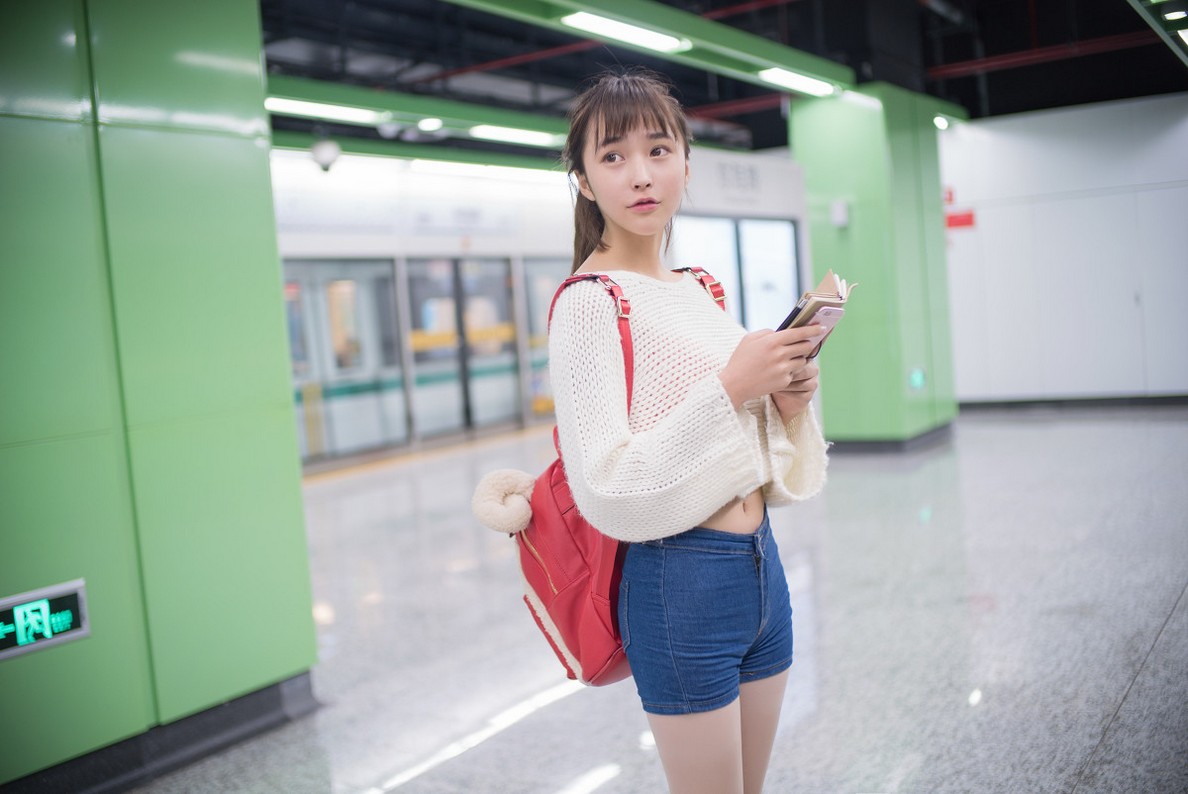 销魂完美女车模化身ol制服美女充满女人味图片
