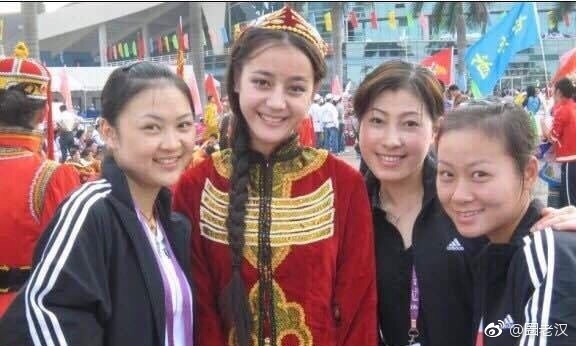 迪丽热巴小时候出道前的图片