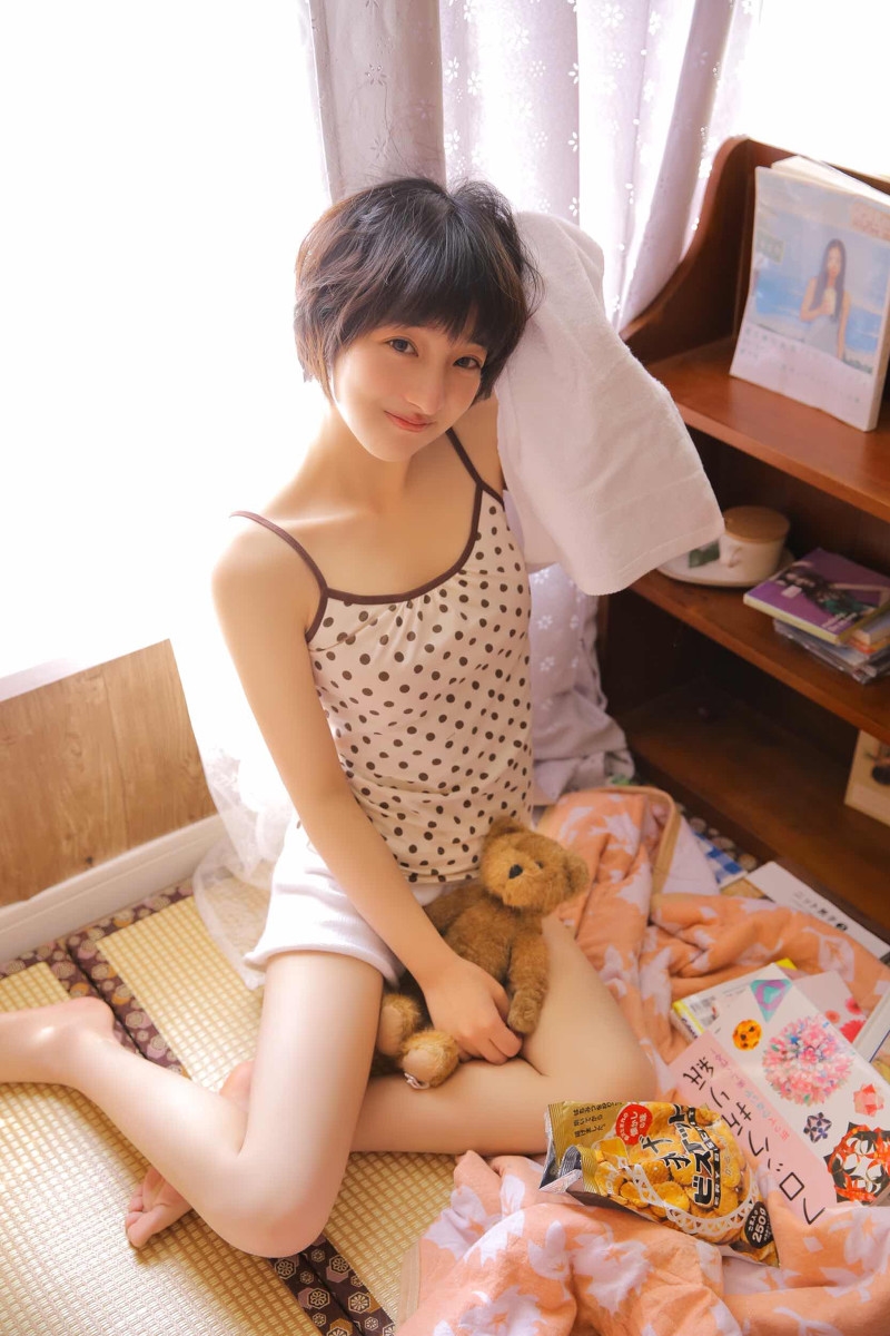 短发萌妹子私房白嫩养眼清纯美女图片