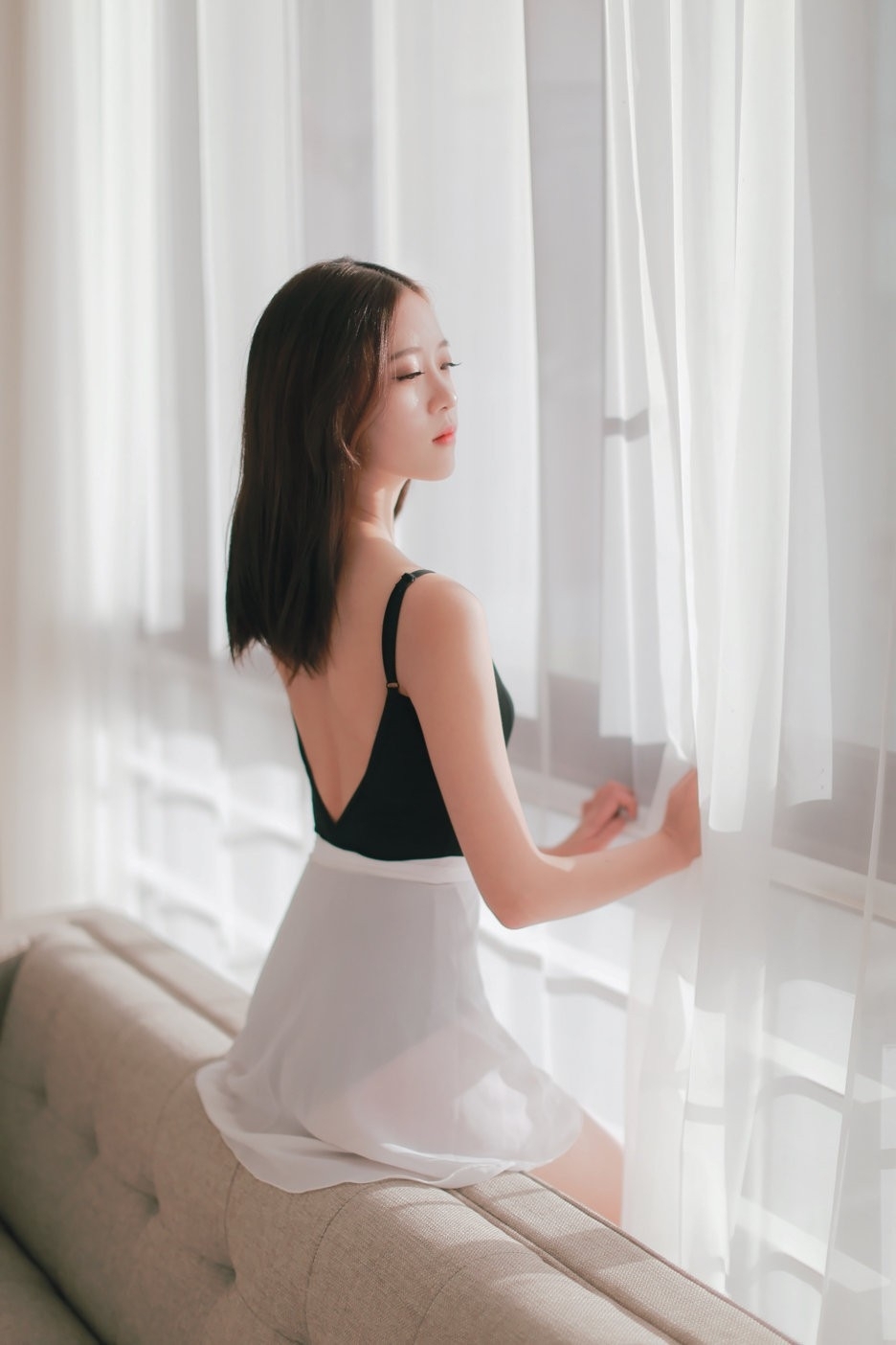 性感美女少妇何嘉颖真空豪乳三角翘臀湿身诱惑写真