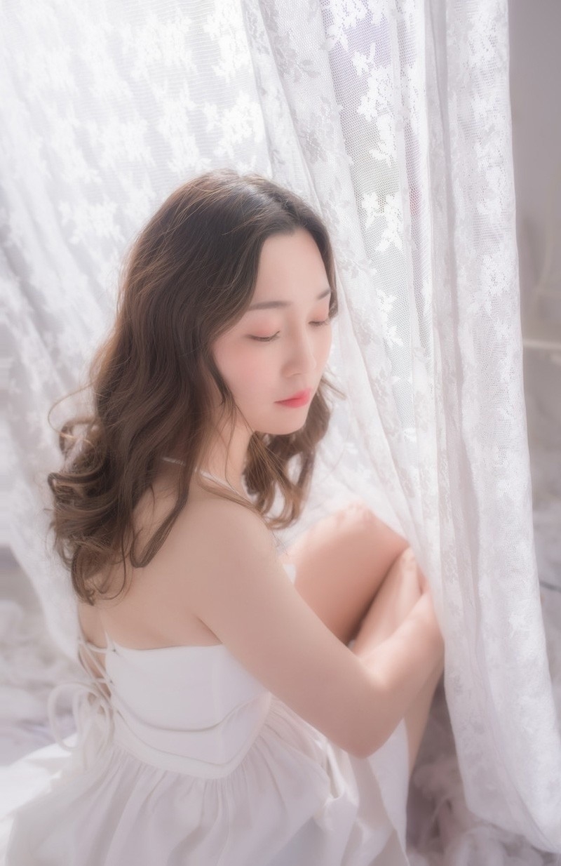 睡美人裹胸长裙模特妖娆妩媚性感捡尸朦胧写真
