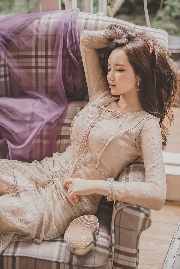 韩国美女前凸后翘细腰美腿套图