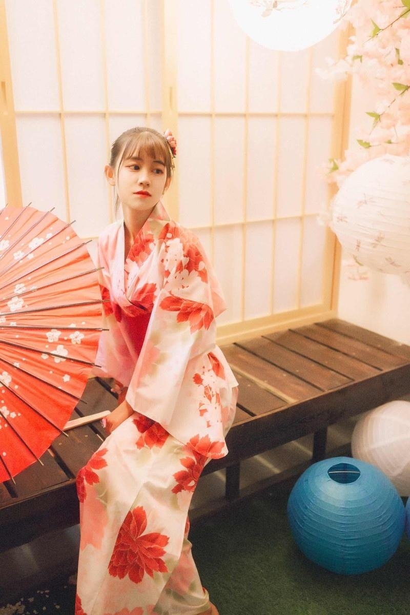 和服美女肤白貌美个人写真摄影