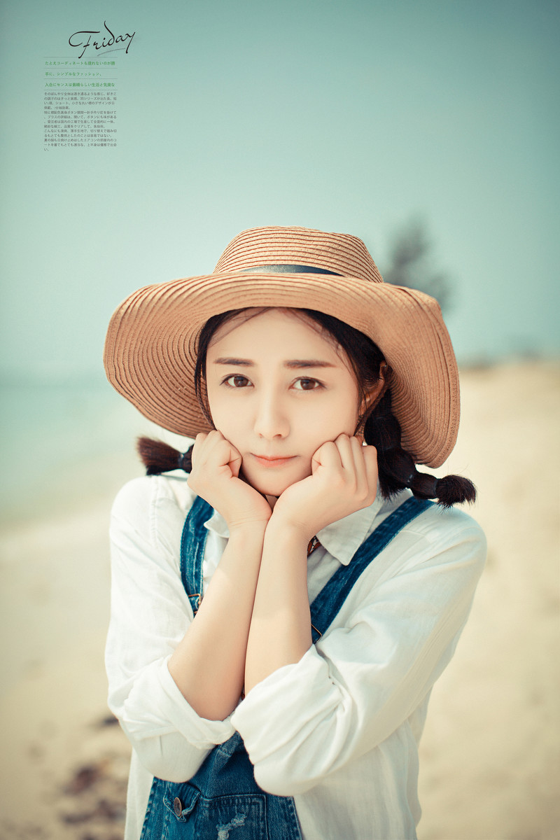 双麻花辫牛仔背带裤美少女