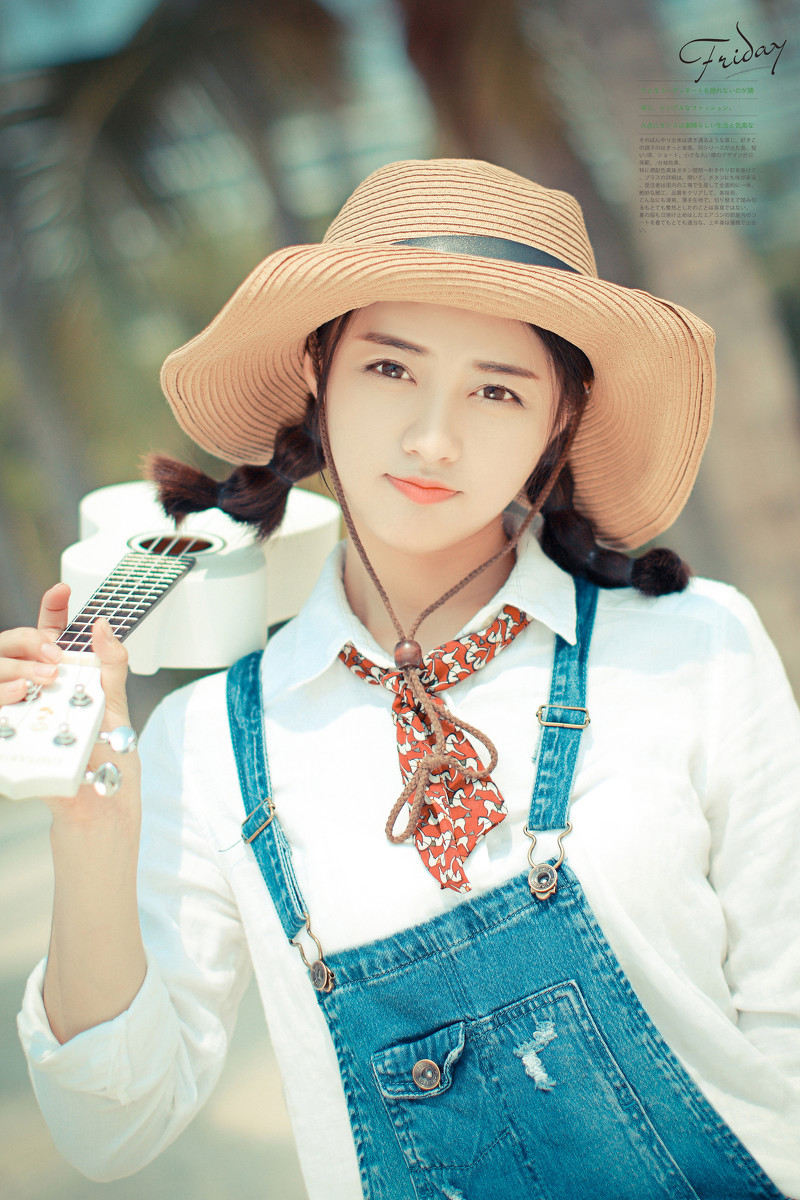 双麻花辫牛仔背带裤美少女