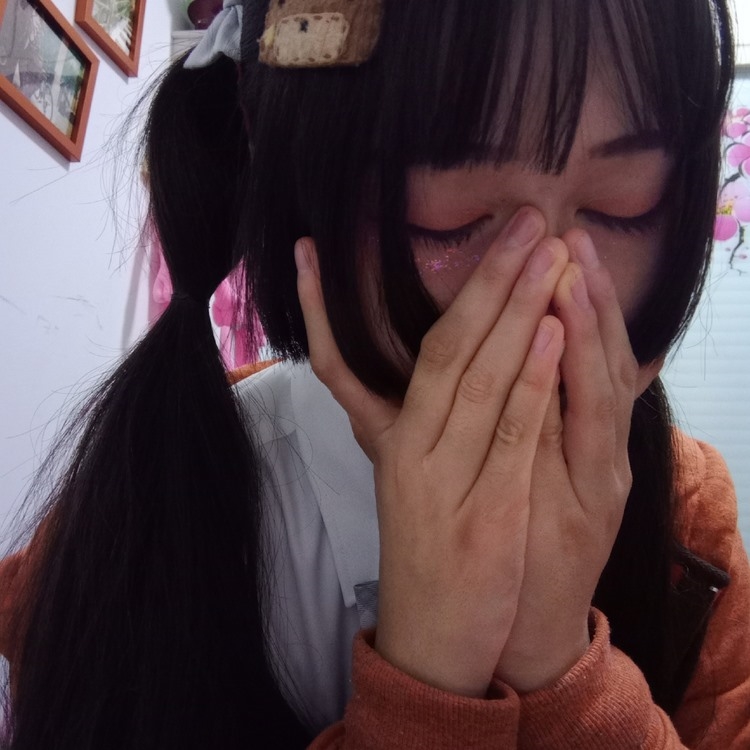 双马尾制服美少女夜晚白丝美腿写真图片