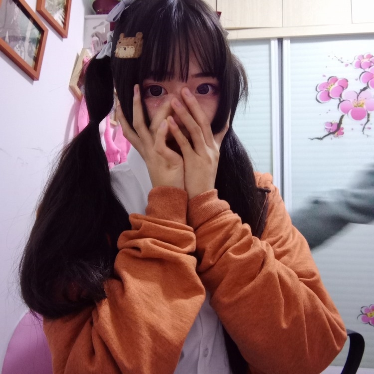 双马尾制服美少女夜晚白丝美腿写真图片