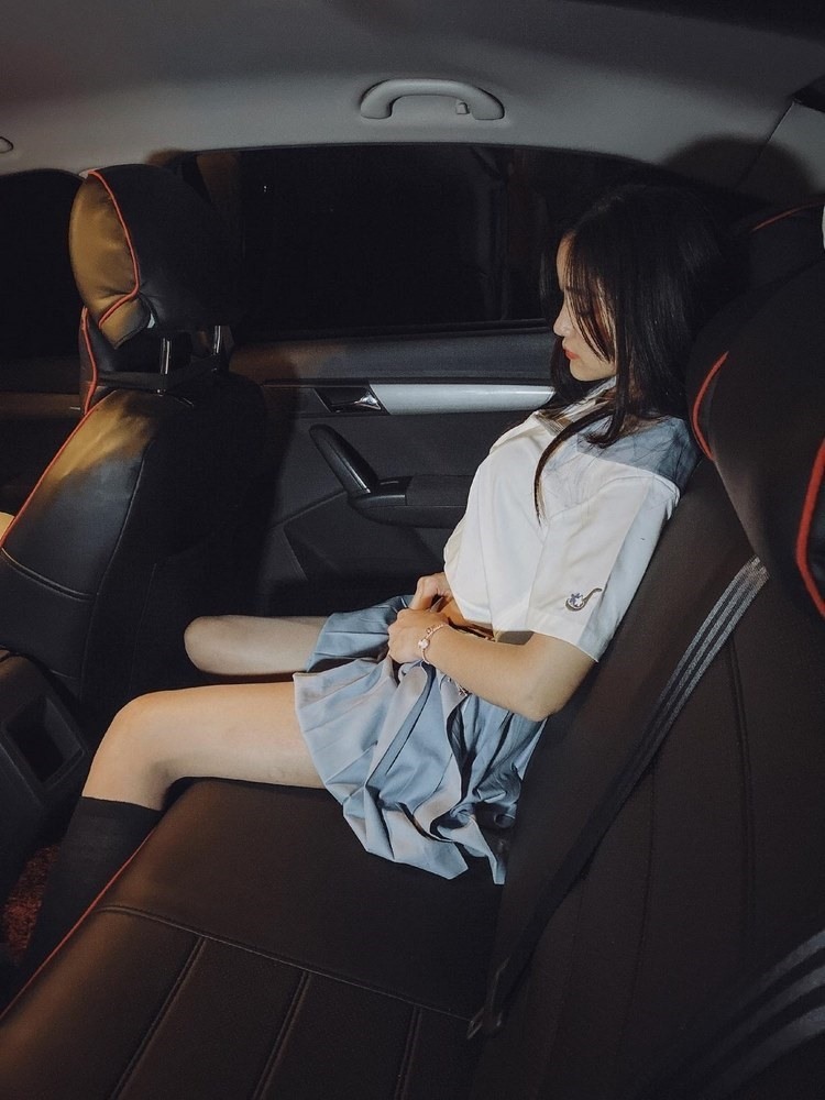 校园美女辣妹御姐黑丝美腿户外性感福利诱惑写真