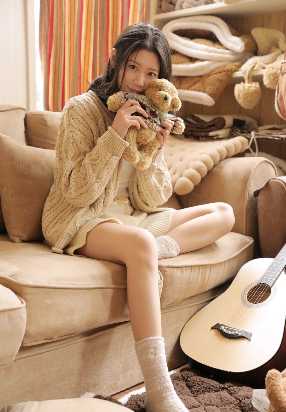 治愈系美女白丝美腿娃娃脸粉嫩性感童颜萝莉私房写真