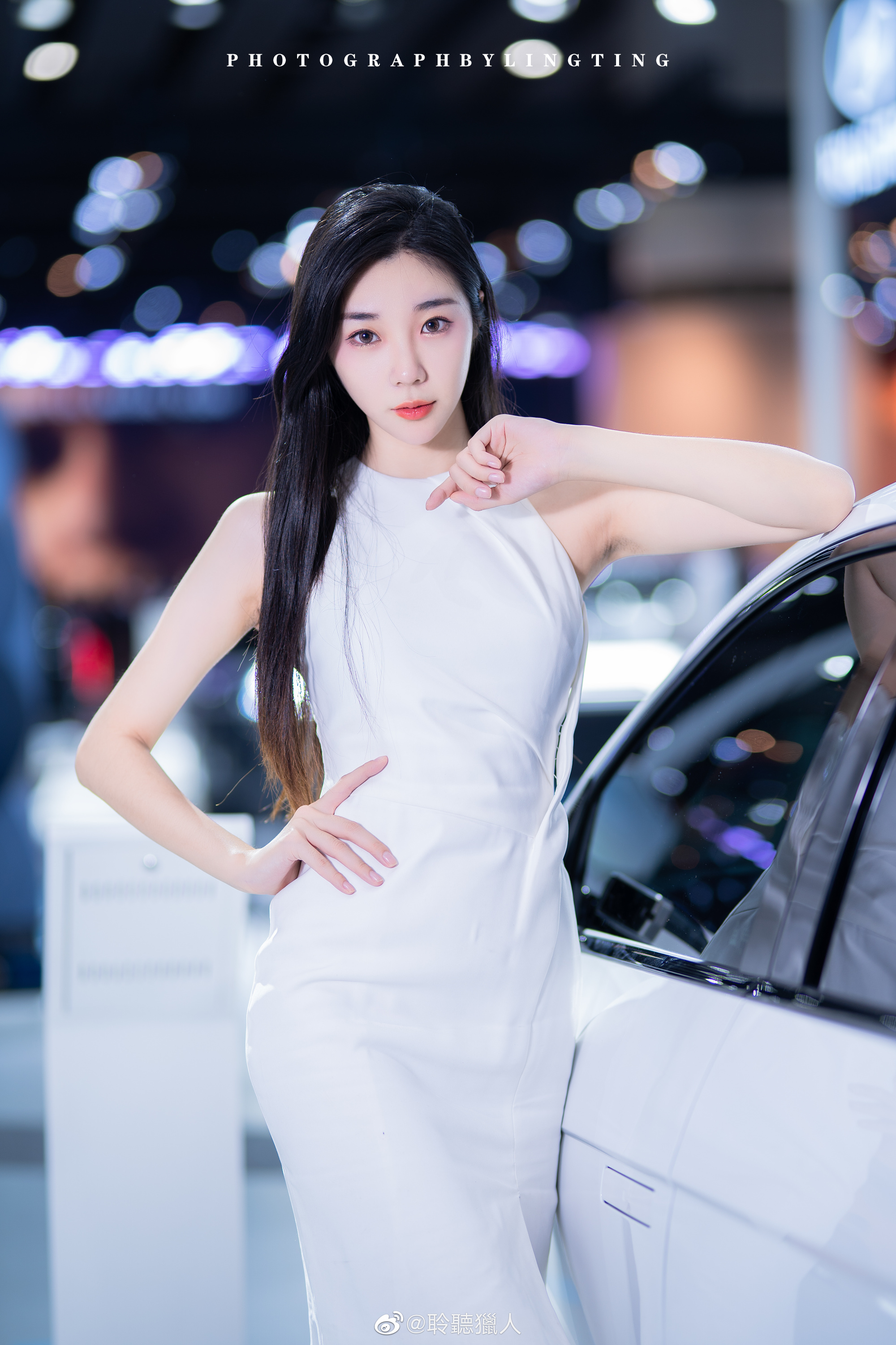 黑长直发美女车模高跟美腿私拍