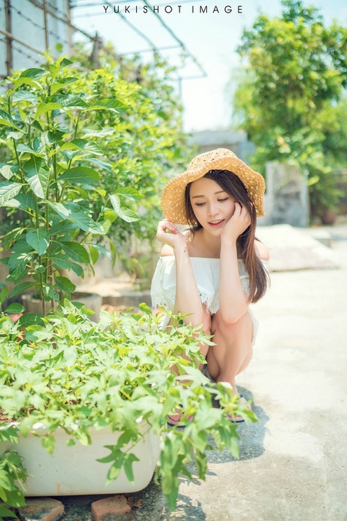 天生浪荡的豪放美女陆萱萱芬芳诱人粉嫩图集