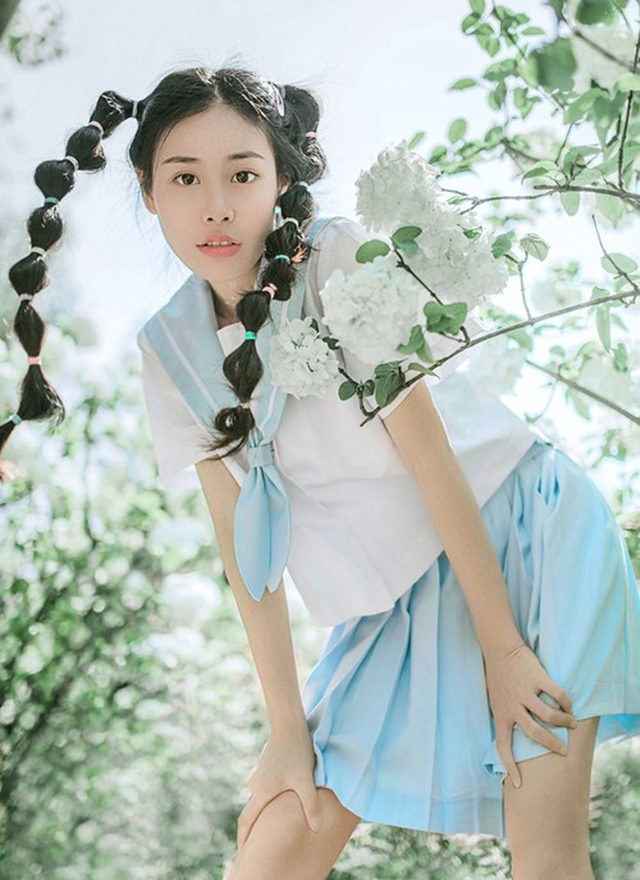 制服美女俏皮可爱个人写真摄影