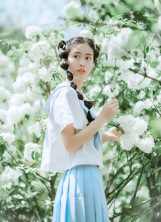 制服美女俏皮可爱个人写真摄影