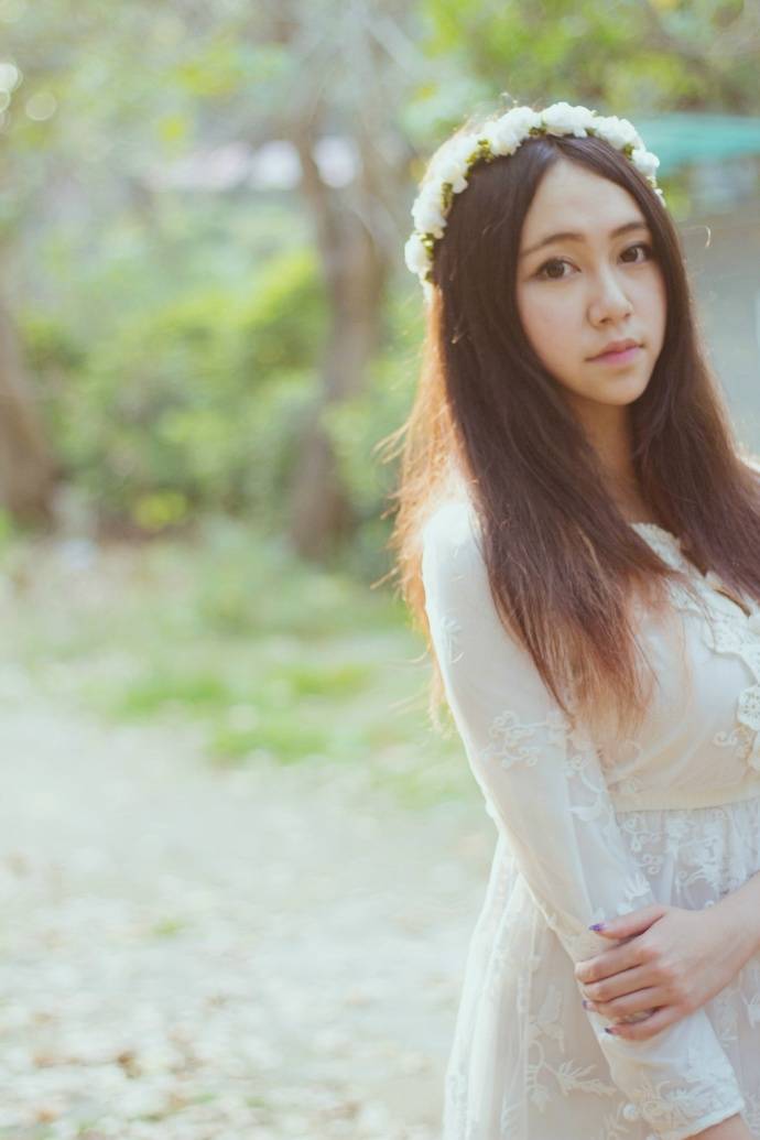 优优人体艺术美女蕾丝内衣床上108种姿势半裸写真