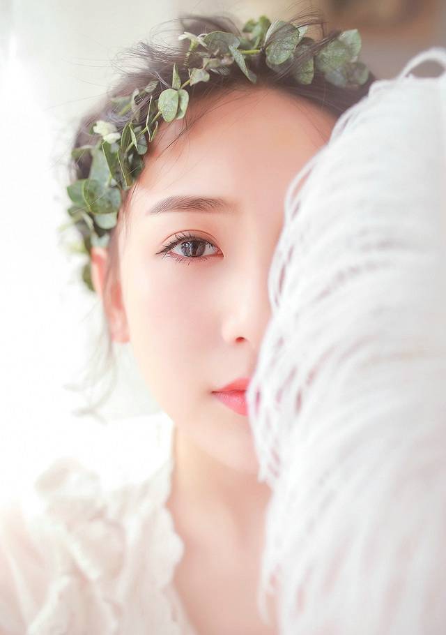 优优人体艺术美女蕾丝内衣床上108种姿势半裸写真