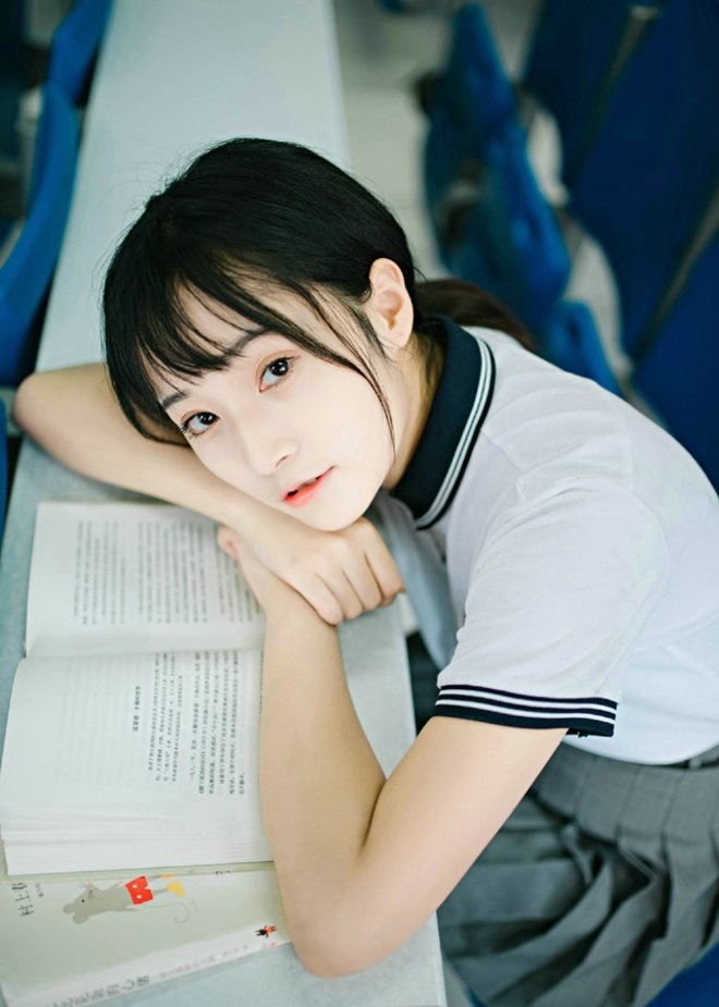漂亮女局长周于希ol制服诱惑勾人欲火的人体写真