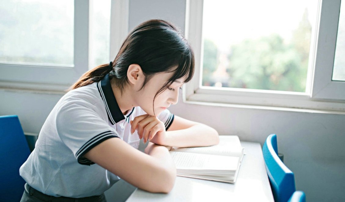 漂亮女局长周于希ol制服诱惑勾人欲火的人体写真
