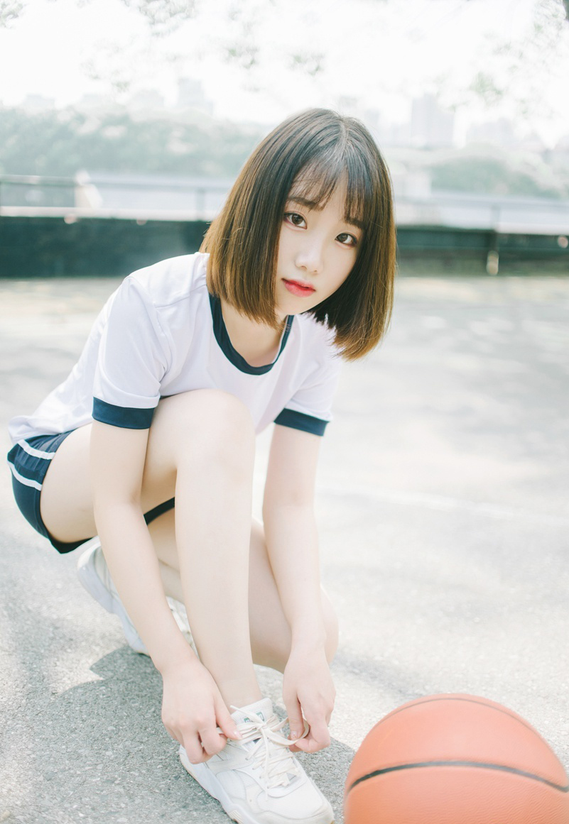 宅男梦中女神甜美性感造型白丝美腿足控福利大尺度写真图片