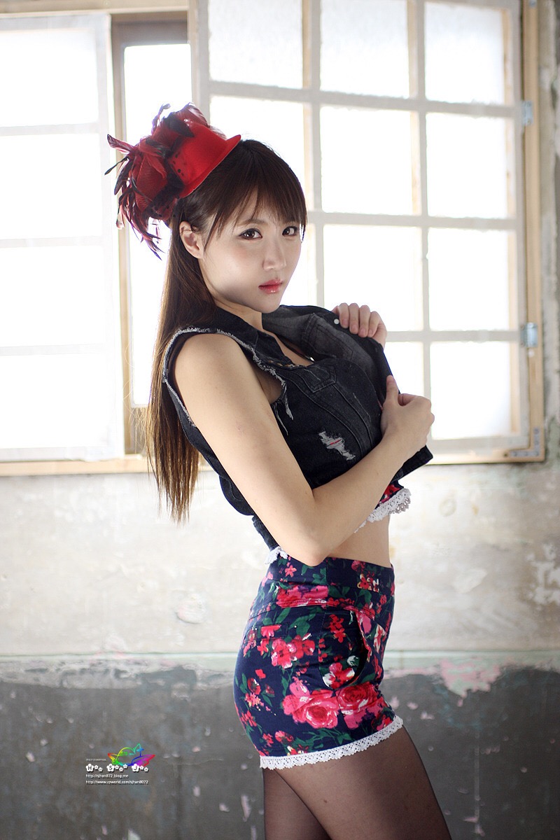 韩国翘臀黑丝美女