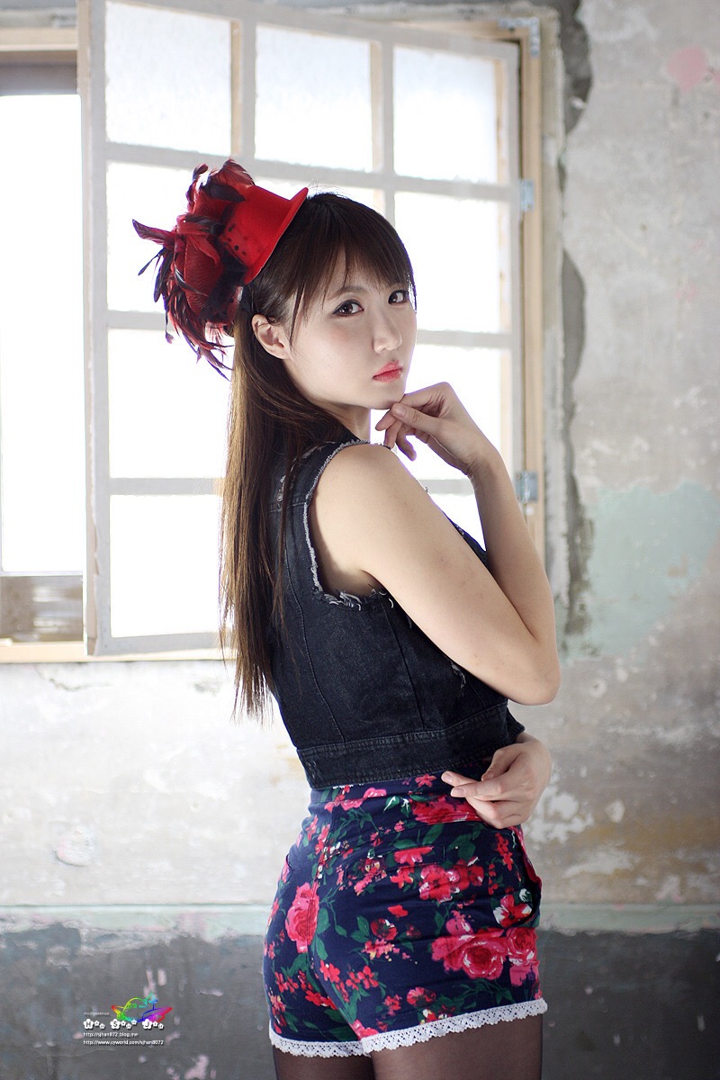 韩国翘臀黑丝美女