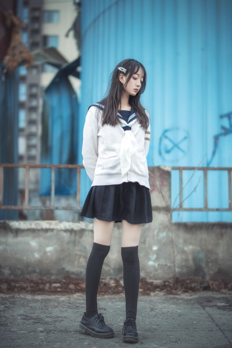 火车站校园美女丰满黑丝美腿养眼制服诱惑写真