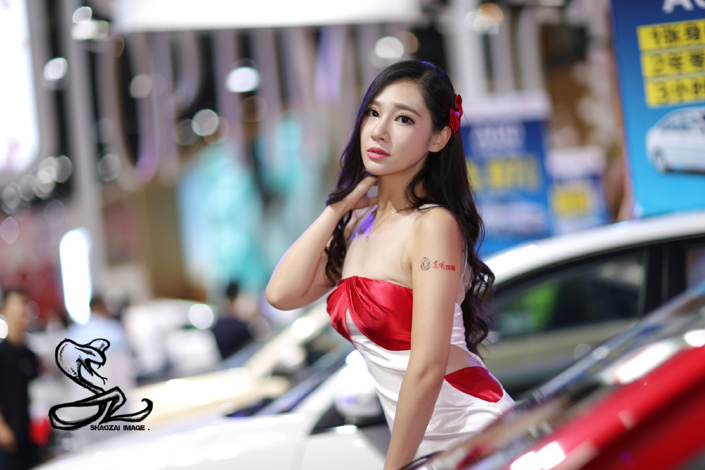 抹胸美女车模