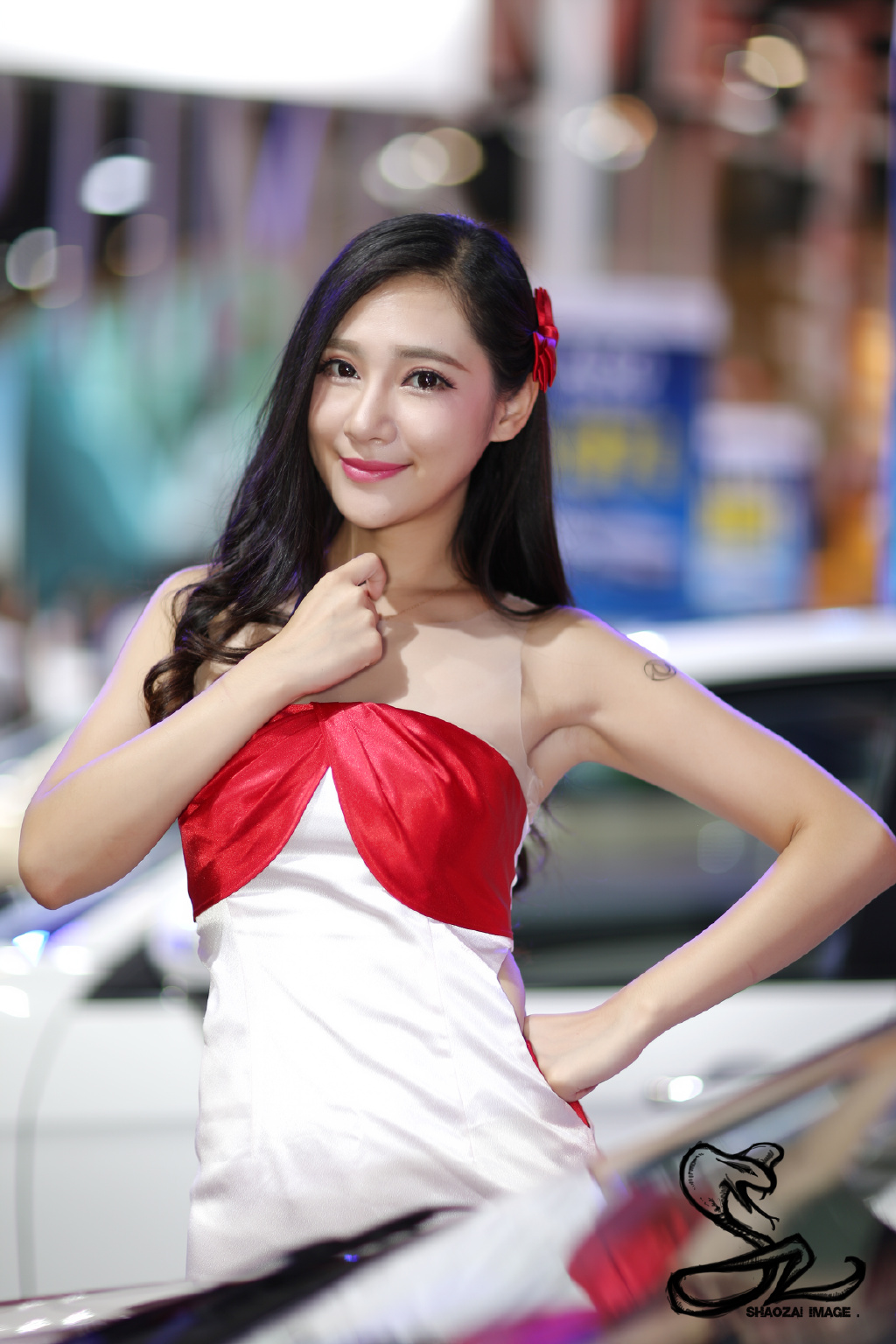 抹胸美女车模