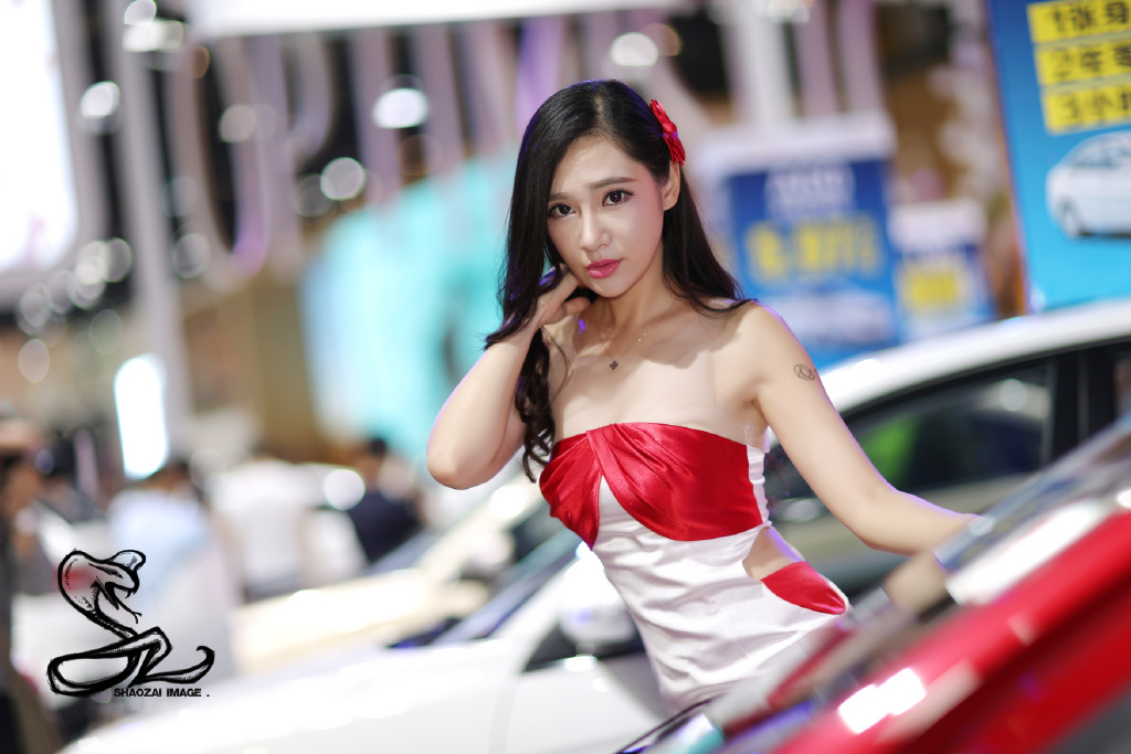 抹胸美女车模