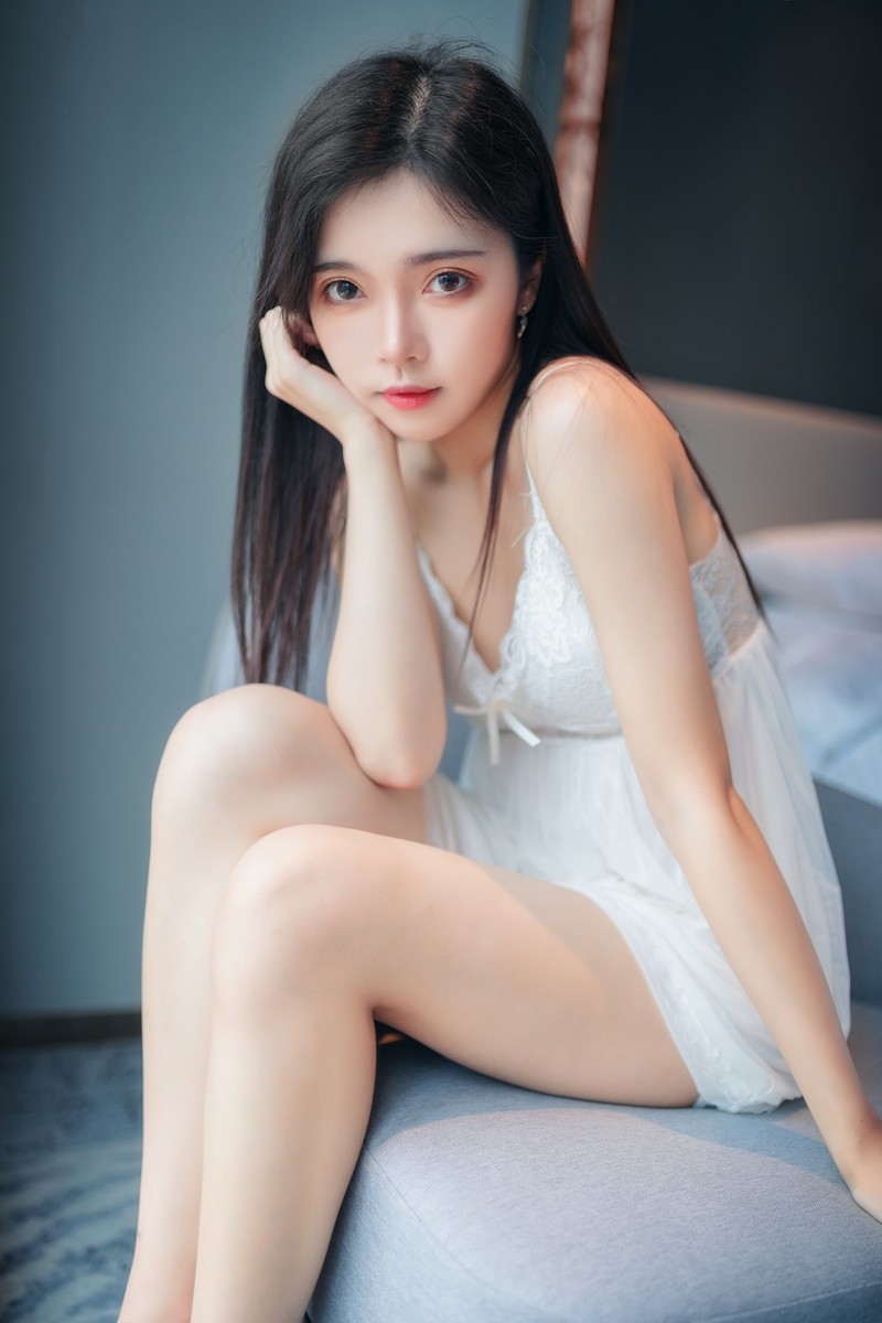 娇媚小女人床上千娇百媚私房照