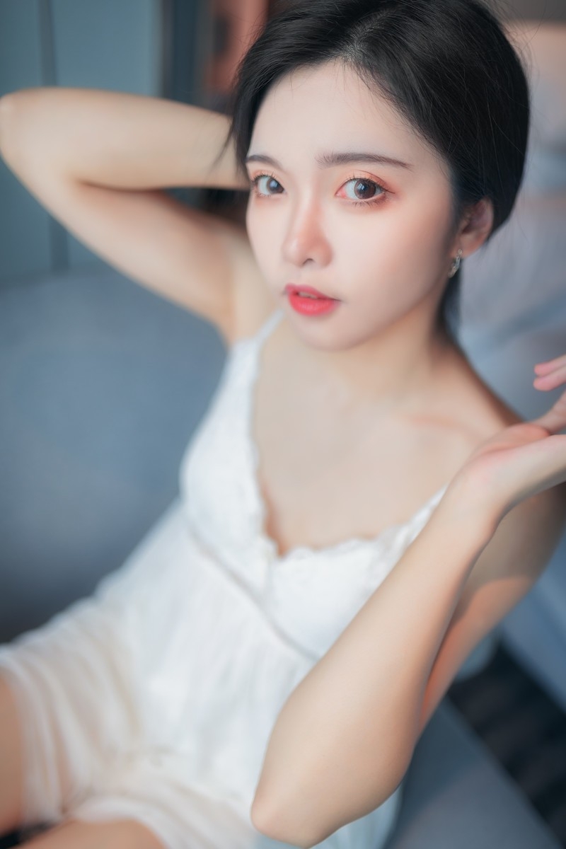 娇媚小女人床上千娇百媚私房照