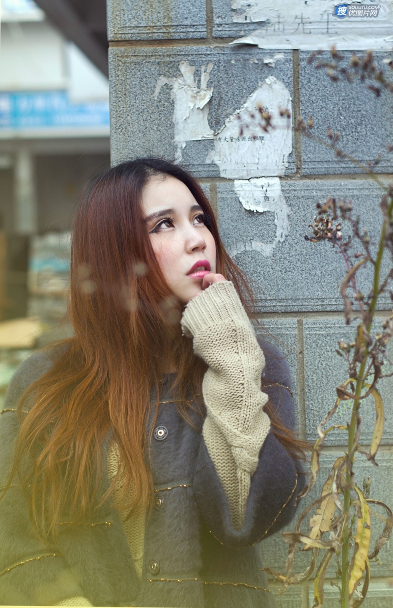 街拍美女波涛胸涌性感人像情绪摄影