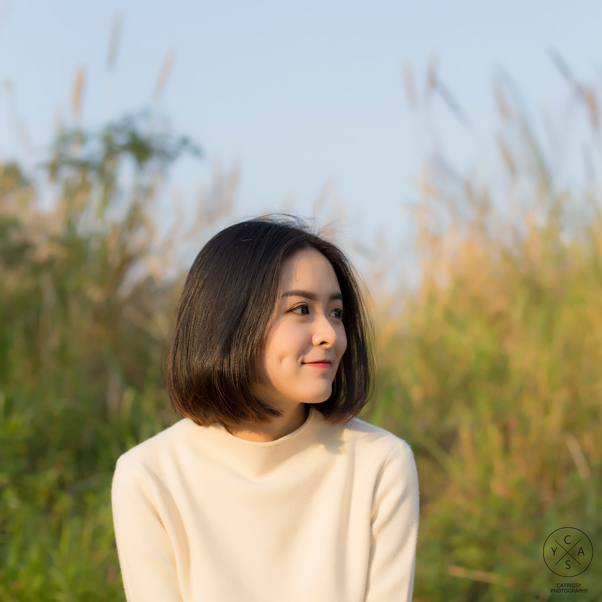 学生头短发素颜美女