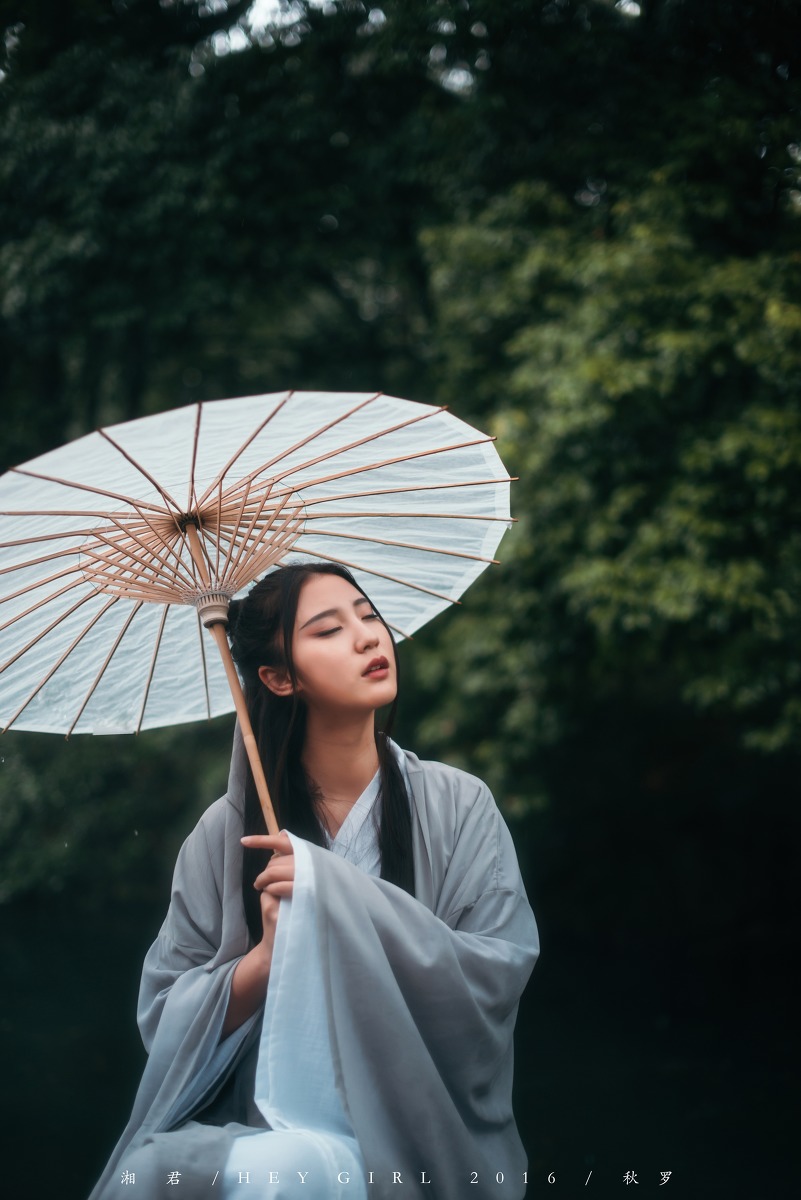 唯美如画的美女古装写真图片
