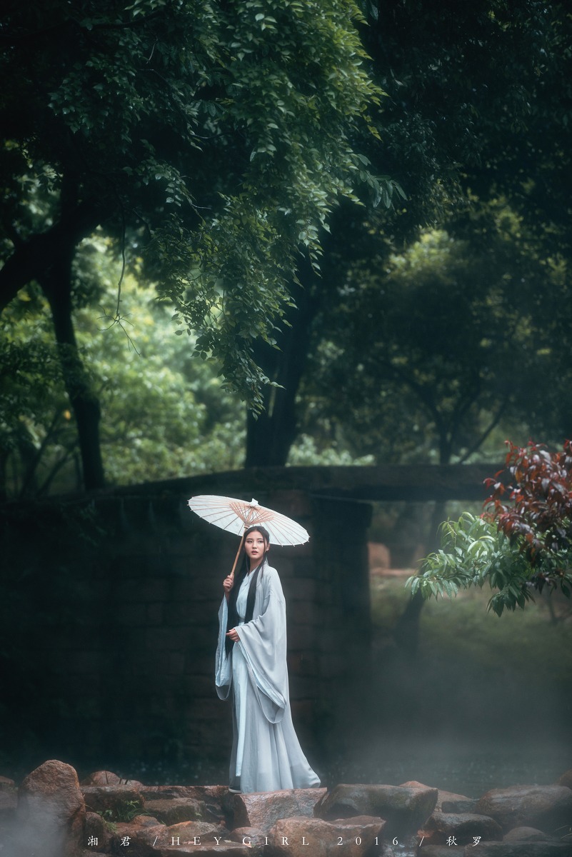 唯美如画的美女古装写真图片