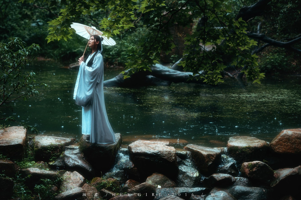 唯美如画的美女古装写真图片