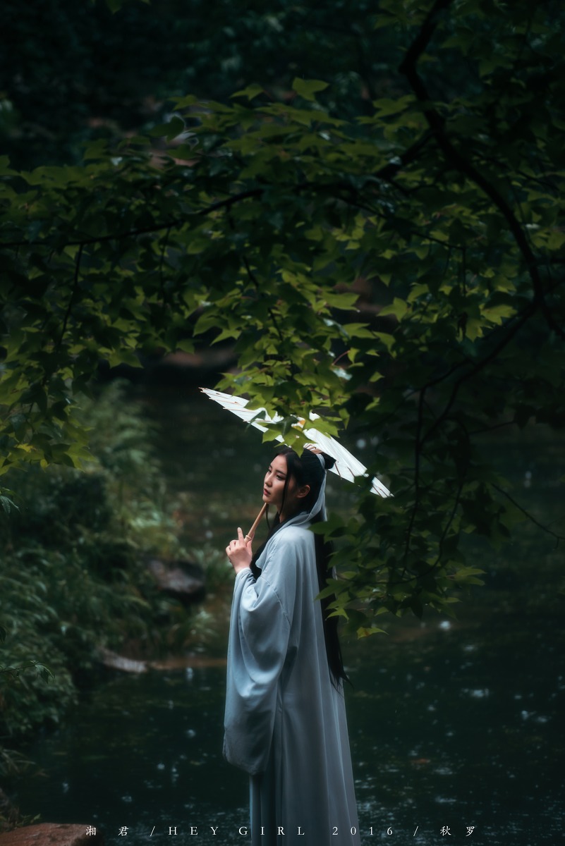 唯美如画的美女古装写真图片
