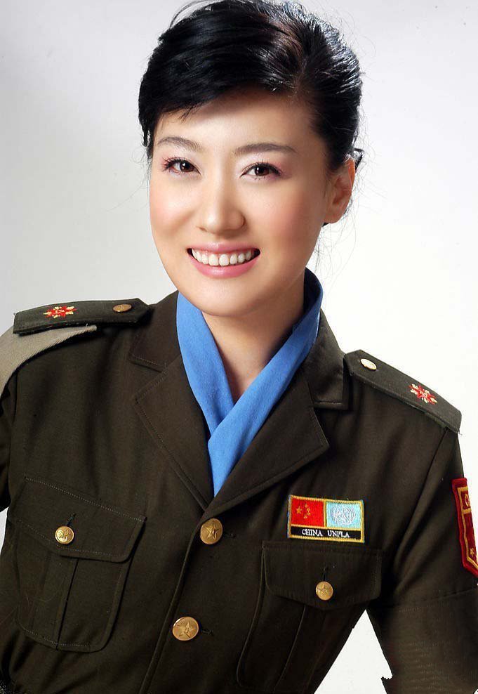 谭晶军装靓照 优美女子兵