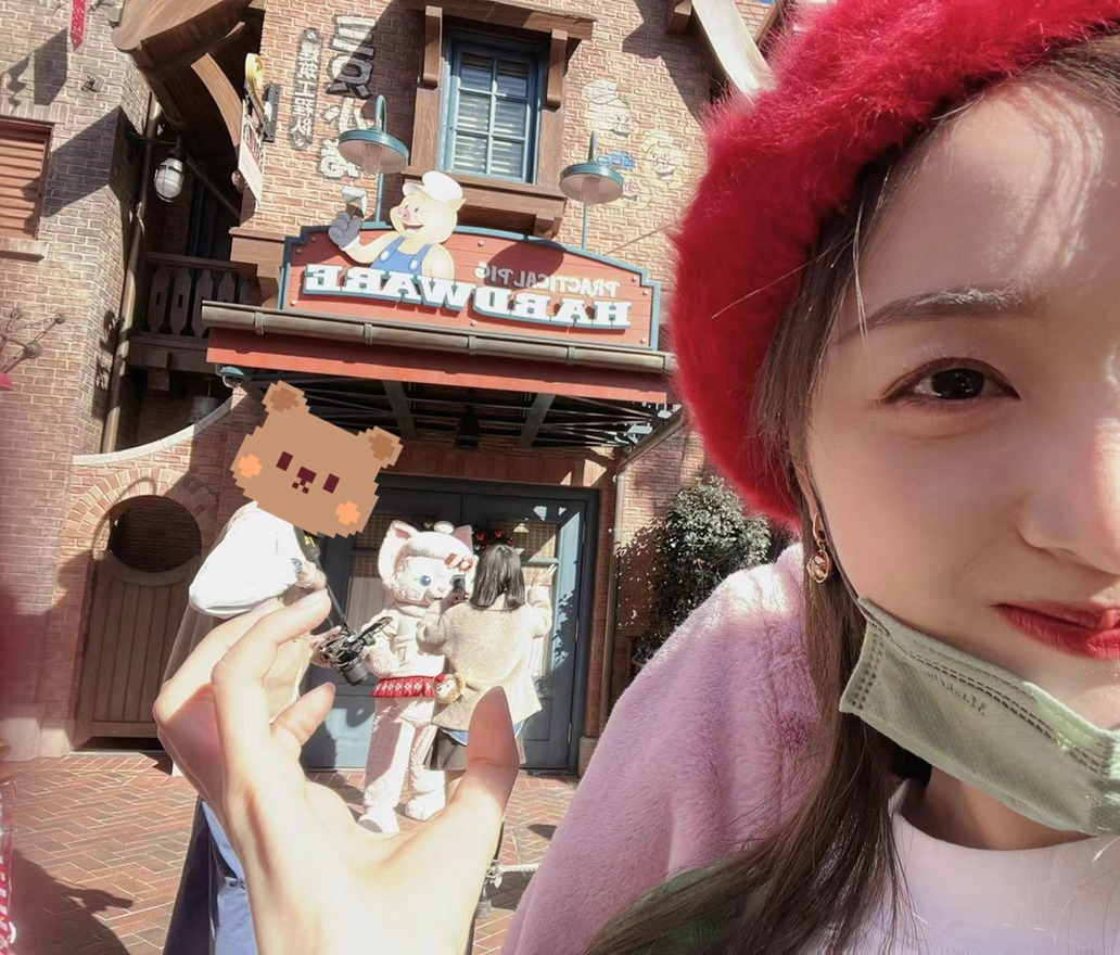 吴宣仪晒迪士尼游客照少女感满分