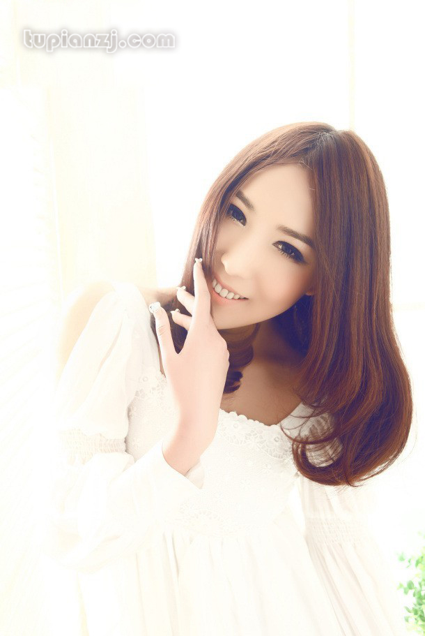 靓丽美眉俏皮可爱写真 甜美诱人