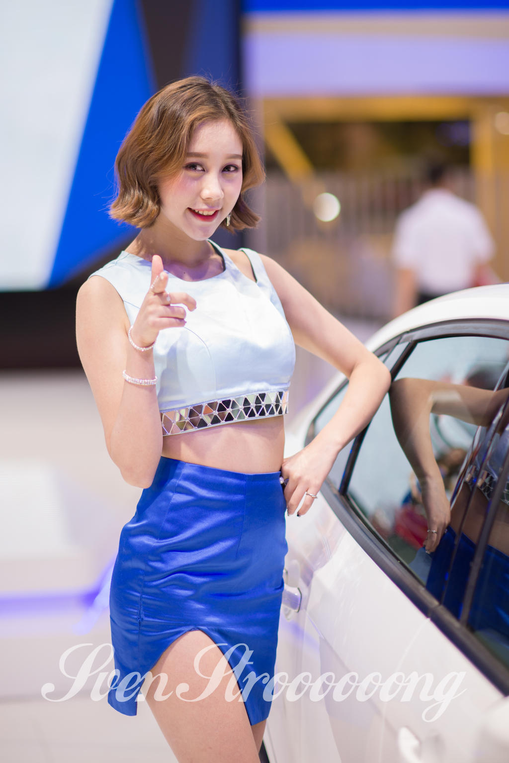 身姿曼妙的香车美女性感写真集