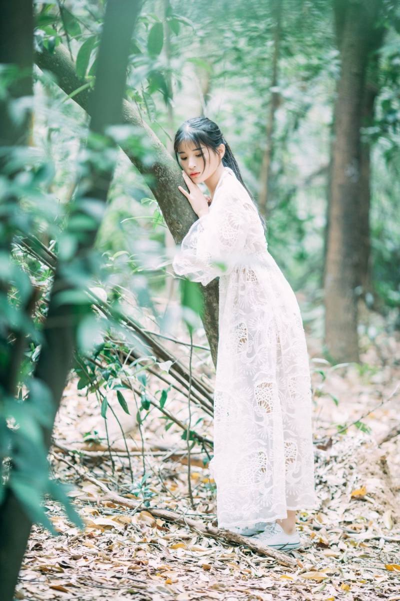 梦中女神户外空灵唯美长裙激情诱惑人体艺术写真图片