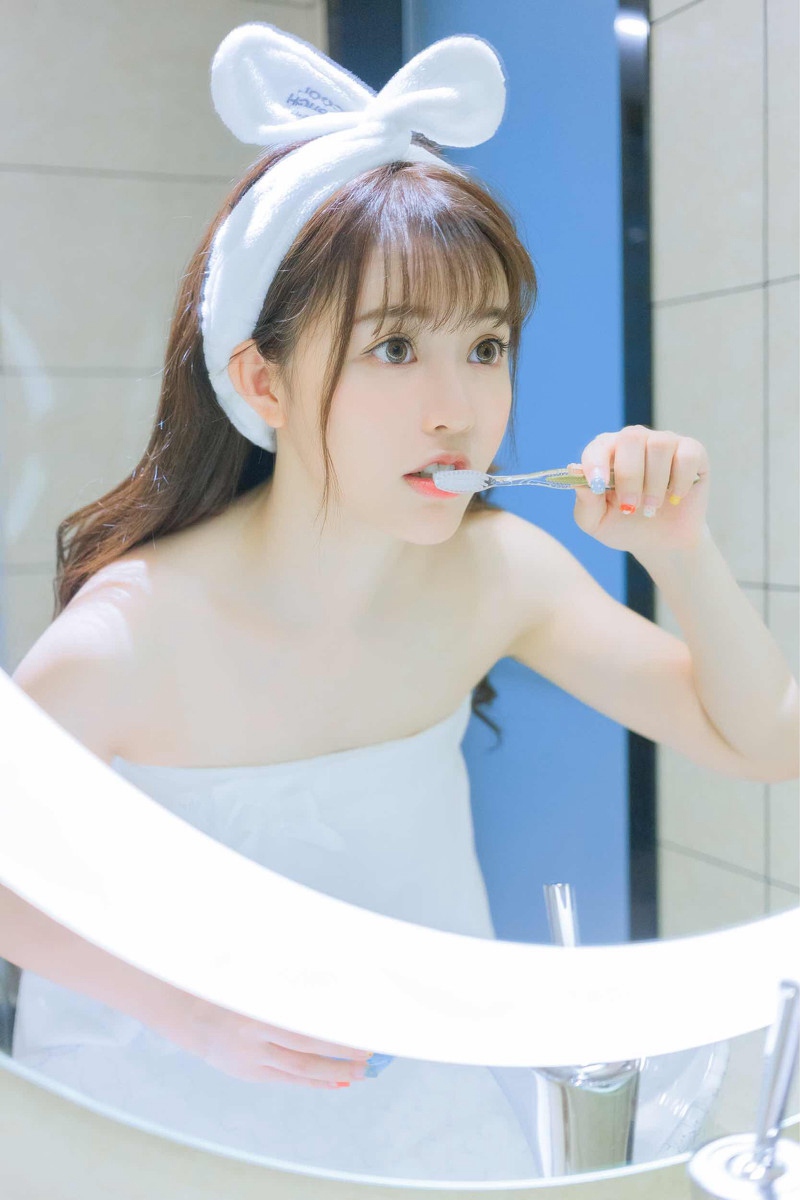 金发女郎香草蕾丝内衣诱惑丰乳肥臀gogo全球人体高清大胆